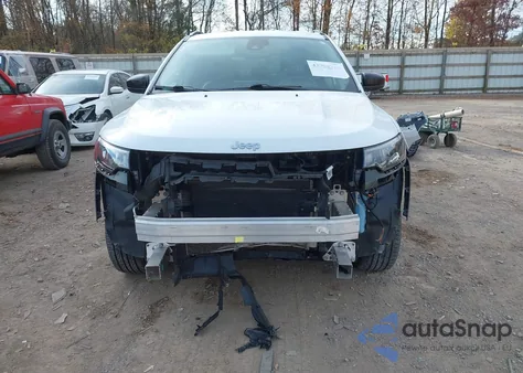 2022 Jeep Compass Latitude Lux 4X4 z USA, uszkodzony, nr VIN 3C4NJDFB1NT231051